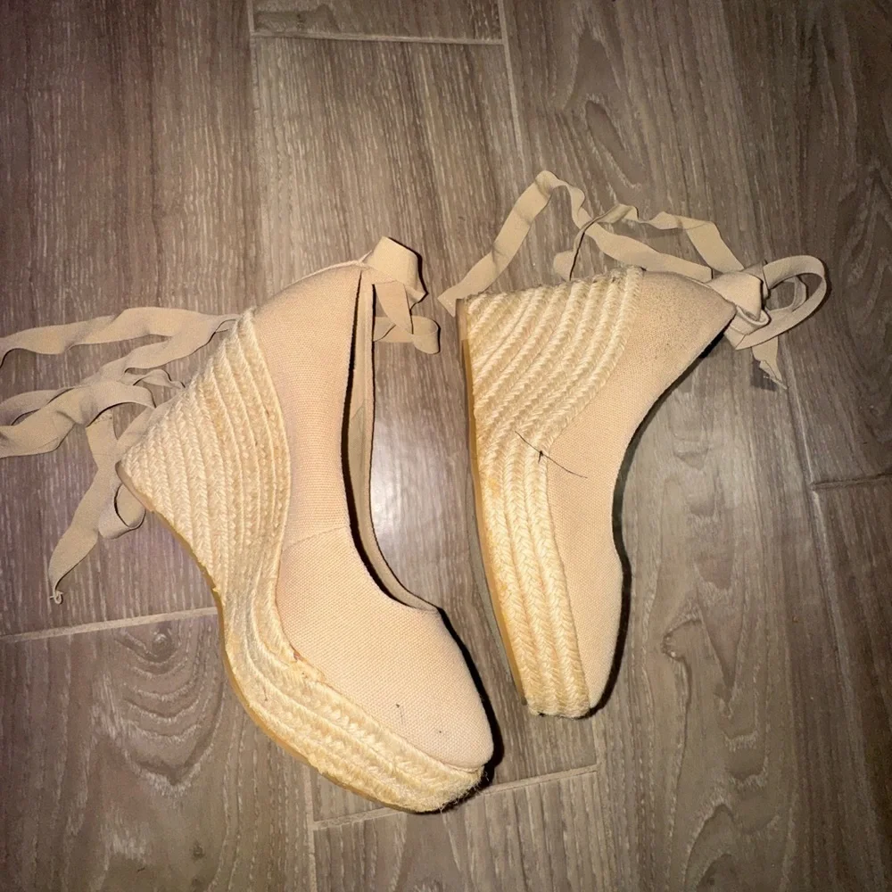 GIANNI BINI LACE UP TAN ROUND TOE ESPADRILLE WEDGES SIZE 9.5